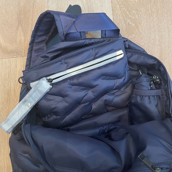 GO DASH DOT Puffy Backpack NWT - Picture 2 of 7